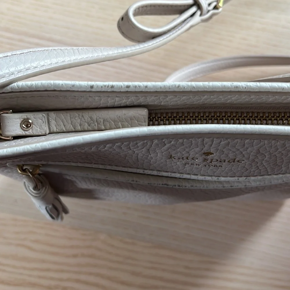 KATE SPADE Champagne Pebbled Leather Crossbody Bag with Gold Hardware White Trim